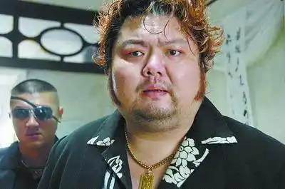 他是台湾综艺大哥,与黄渤合作一剧成名,可惜黄金配角英年早逝