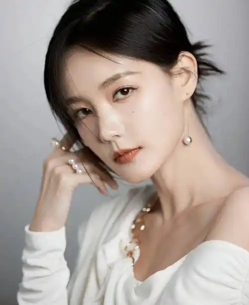 李一桐写真珍藏:秀丽俊美,清雅脱俗