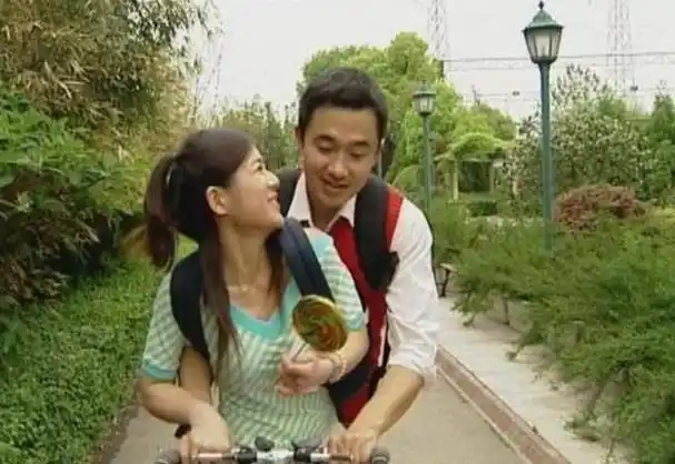 知名主持人程雷:得肝炎娶小18岁美妻,婚后妻子辞职陪身旁