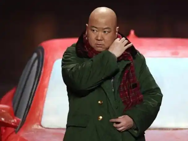 有这么一位"光头"喜剧演员,他被观众评为最牛春晚钉子户,曾20次登春晚