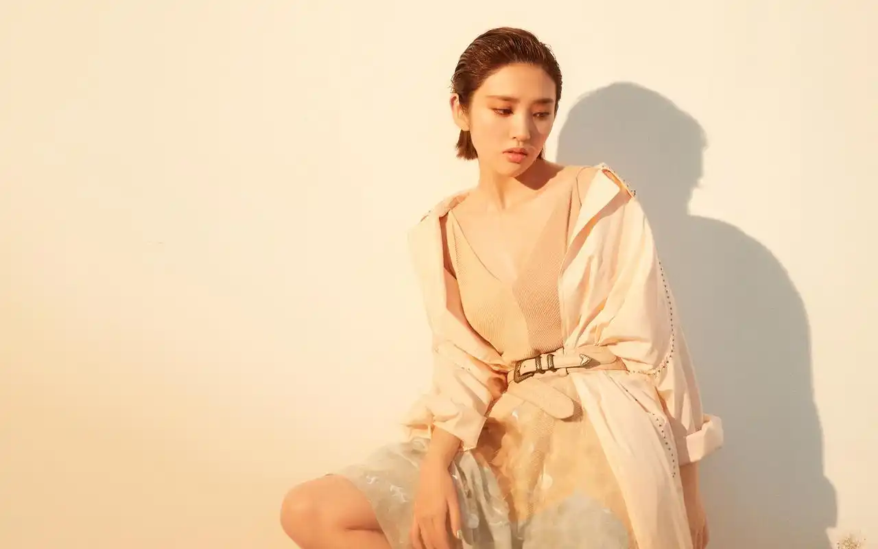 唐艺昕时尚杂志写真高清桌面壁纸