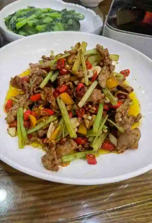 百姓百味民间土菜-"地址:纺星一路跟前,天府米线隔壁.里面.