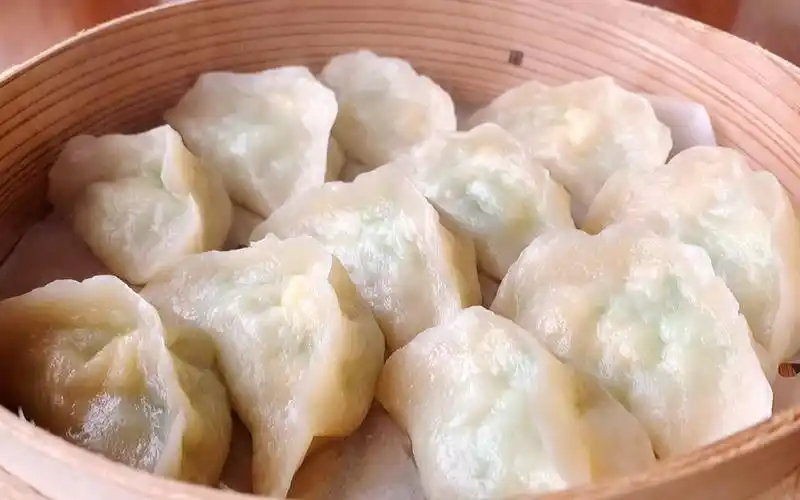 蒸饺皮软糯筋道,和面是关键,素馅饺子也鲜香,10分钟蒸一锅