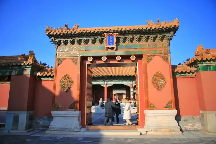 其它 故宫之四 写美篇  皇极门南向,为随墙琉璃门3座,坐落于汉白玉