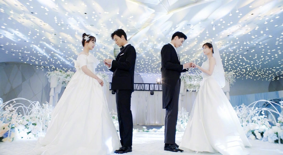 童颜夫妇举办婚礼并甜蜜接吻杨紫却因身材臃肿被调侃是奉子成婚