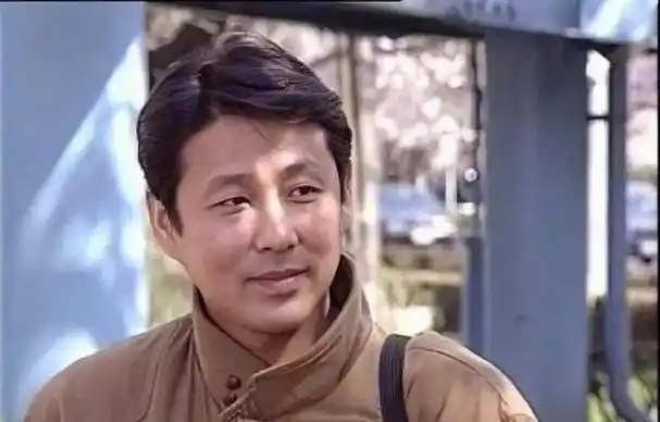 杜宪69岁惊艳亮相,丈夫陈道明却显老态,内幕惊人!