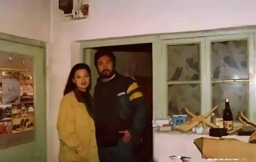 张纪中小娇妻怀孕50天啦,她比张纪中大女儿还小5岁,引网友热议