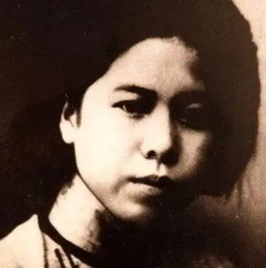 1949年杨虎城将军遗体被发现身旁是妻子骨灰盒揭开其死亡真相