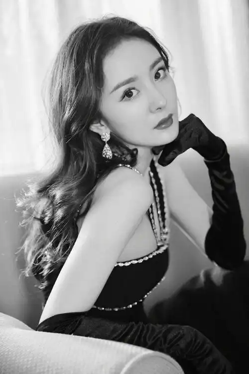 杨幂雅诗兰黛品牌全球代言人