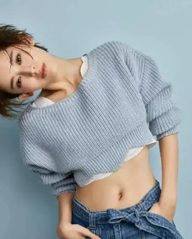 当女星穿上露脐装,迪丽热巴,古力娜扎谁才是真正的小腰精?