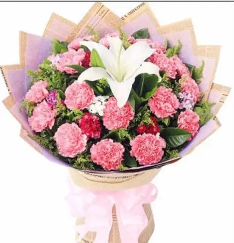 送您一束鲜花,表达我们对您的敬意,送您一首动听的歌,给你带来一丝