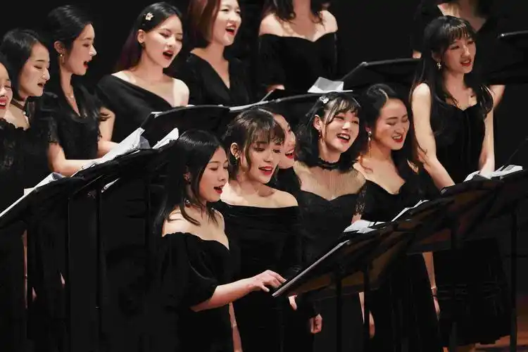 炙热团王彩虹合唱团不再刻意幽默只想温柔衰老