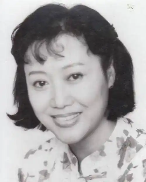 时间回溯,年轻时的王丽云也是一位十分标致的美人.