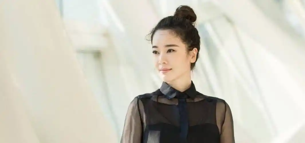 曾是孙红雷女友,与陈道明,段奕宏传绯闻,后却嫁大20岁圈外富豪_左小青