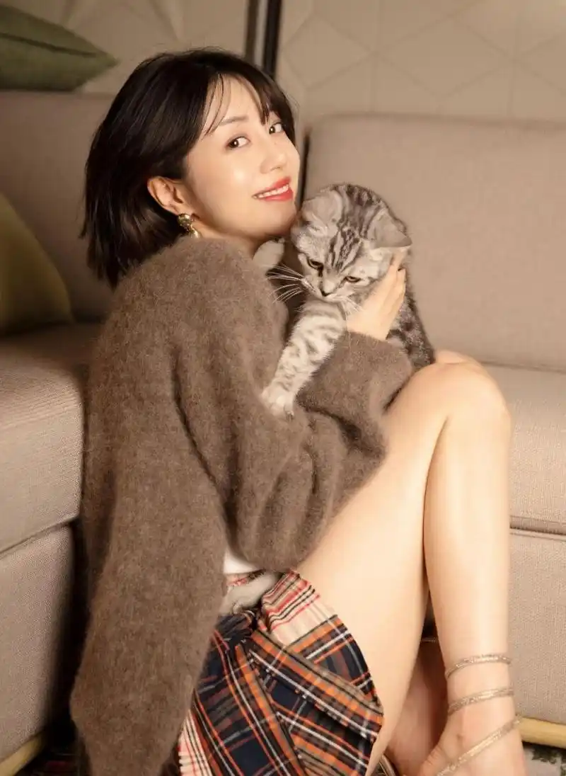 内娱第一美腿李溪芮  美腿玉足合集,