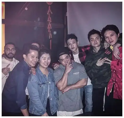 两人自从公开恋情后,mark的日常生活动态也被不少gem的粉丝所追踪