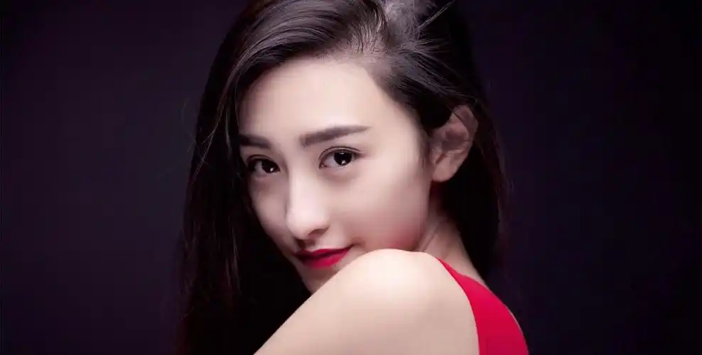 清纯靓丽的中俄混血儿朱圣祎