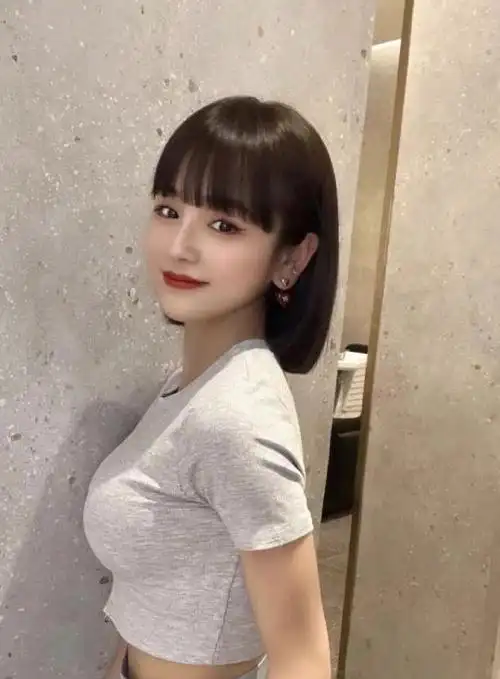 齐肩短发直发内扣