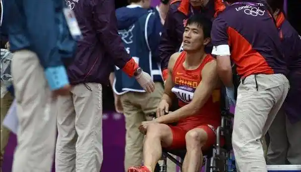 曾经的中国骄傲,却因两次受伤遭到万人唾弃,刘翔究竟做错了什么