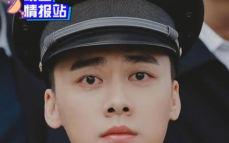 满腔热血点燃青春!李易峰军装一身正气