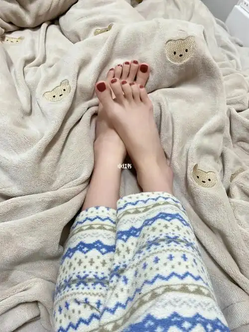 第一次涂脚指甲油