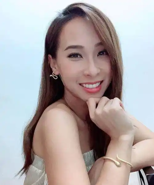 32岁李旻芳完美素颜,粉丝惊讶:为什么皮肤这么好_lucy_网友_伍允龙