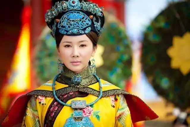 祗事:皇祖妣孝惠章皇后,皇考(康熙)圣祖仁皇帝,皇妣孝恭仁皇后,备蒙