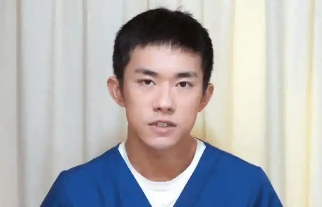 易烊千玺中国医生花絮曝出纯素颜出镜成焦点疲惫感藏不住