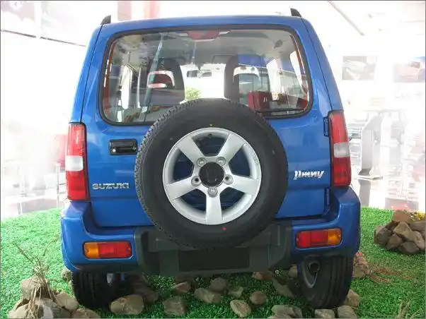 休闲越野小型四驱越野车吉姆尼组图