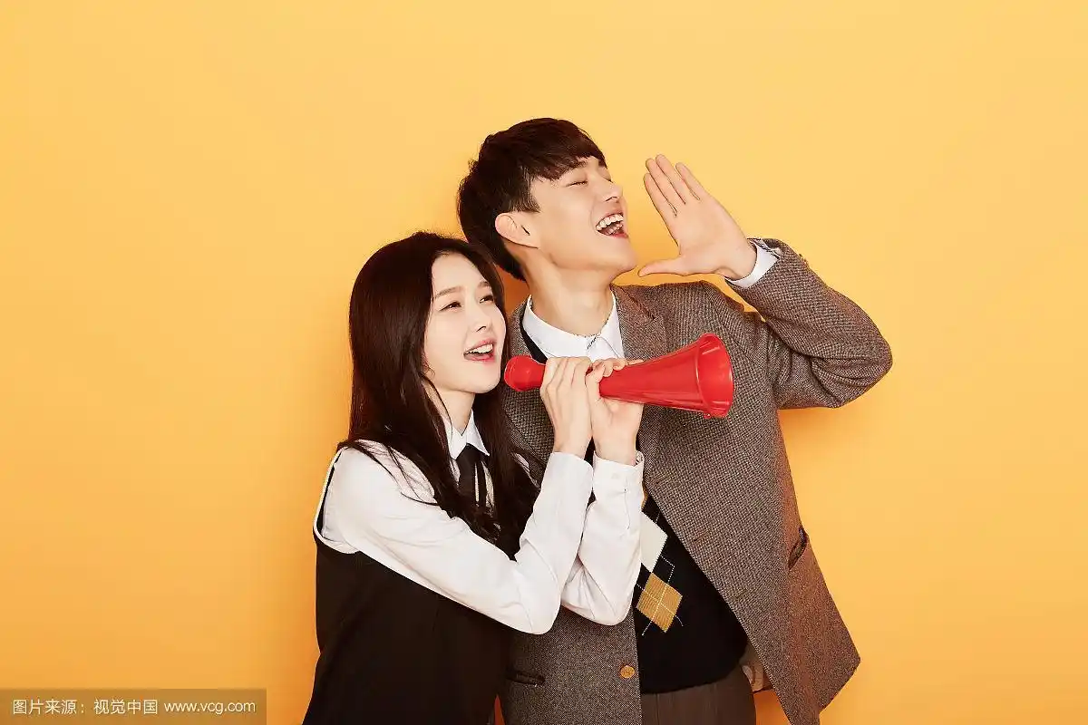 韩国人,青少年(人类年龄),高中生,校服,微笑,扩音器和尖叫声(说话)