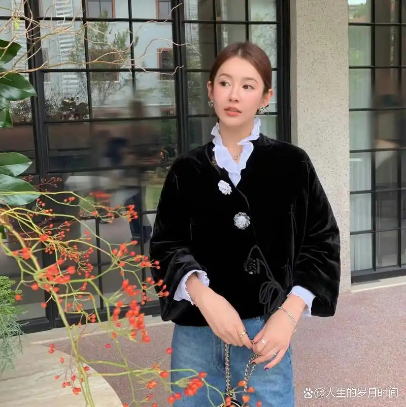 陈赫与妻子携全家到新加坡旅游,亲密互动实在罕见