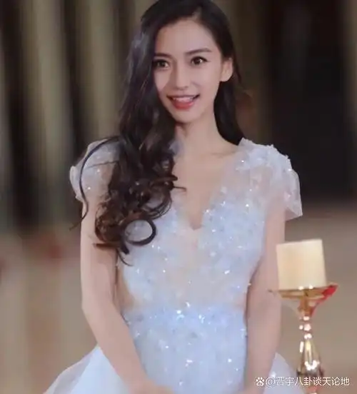 杨幂大方穿衣,杨颖排骨身材,而她却让网友直呼:辣眼睛