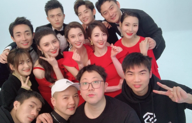 安徽主持人四美大合照妆容精致气质俱佳却被指长得一样认不出