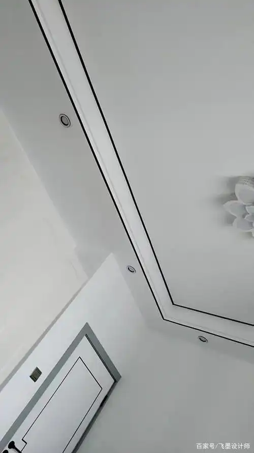 终于不用为客厅吊顶发愁了!走几圈美边线,果然家里档次高多了