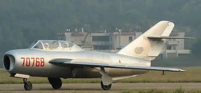 历史上的今天:1956年4月23日 ,国产第一种喷气式歼击机试制成功_飞机