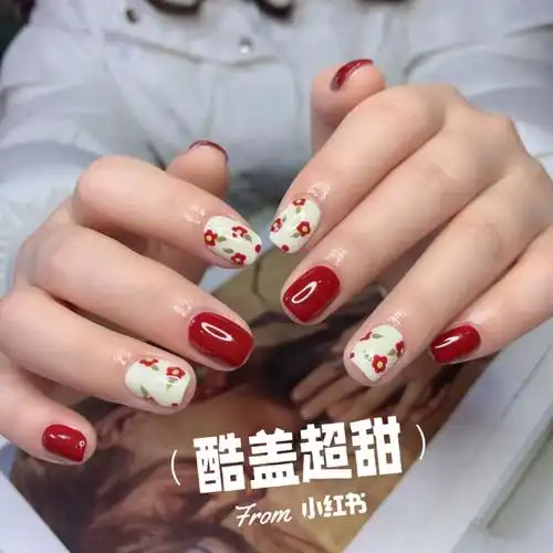 简约五瓣花美甲