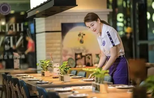 竟然这样紫不经意间被全新的必胜客制服hellonew