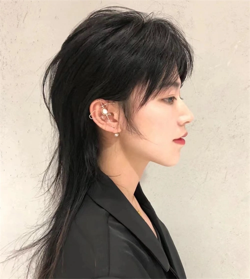 即便是夏季也适合剪的狼尾发,头发厚重的女生真的