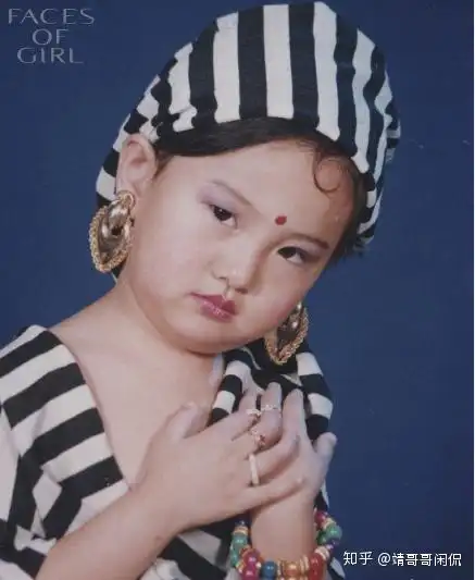 郑爽公开童年写真畅谈女神节感悟要成为属于自己的姑娘