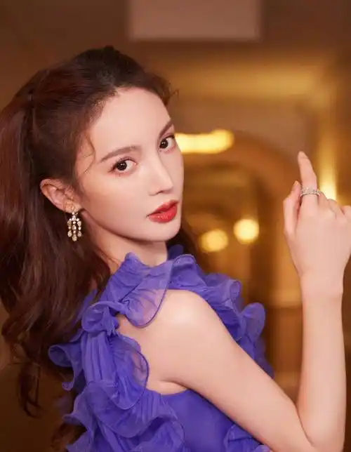 金桐玉女cp大热,金晨李一桐"御姐配甜妹",弹幕:原地结婚_张超_剧中