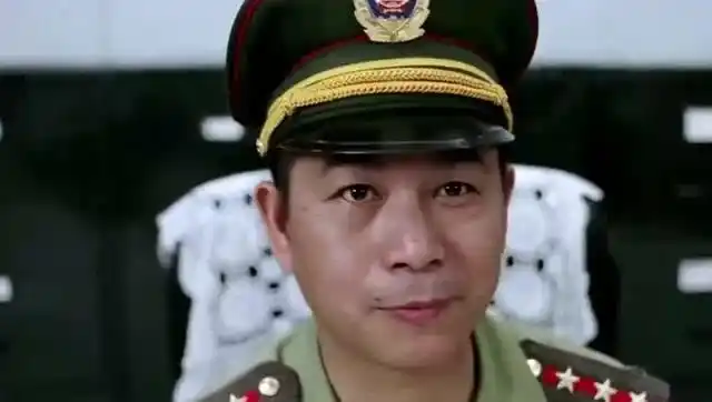 《国产凌凌漆》看到司令私人给星爷的两百块钱, 闻西一脸的羡慕!