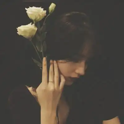 复古港风朦胧女生头像