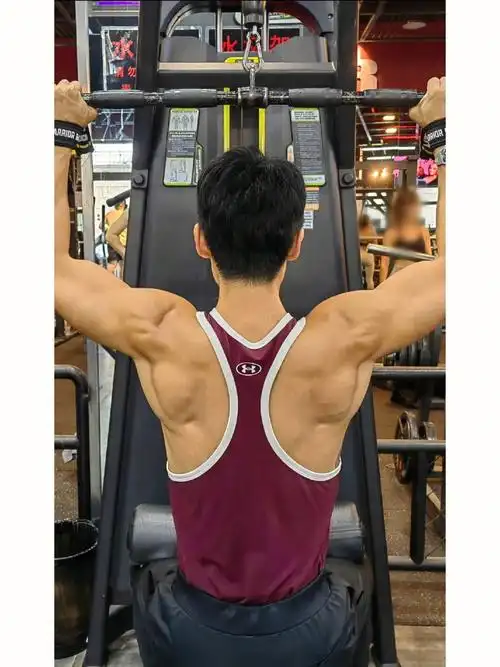 背部肌肉男后背肌肉肌肉后背背部肌肉照片男生背部照片男生练背男性