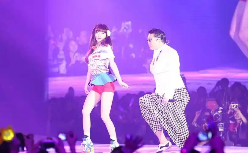 原创金泫雅被鸟叔一手捧红的国外小野马她是国外最时尚的女人