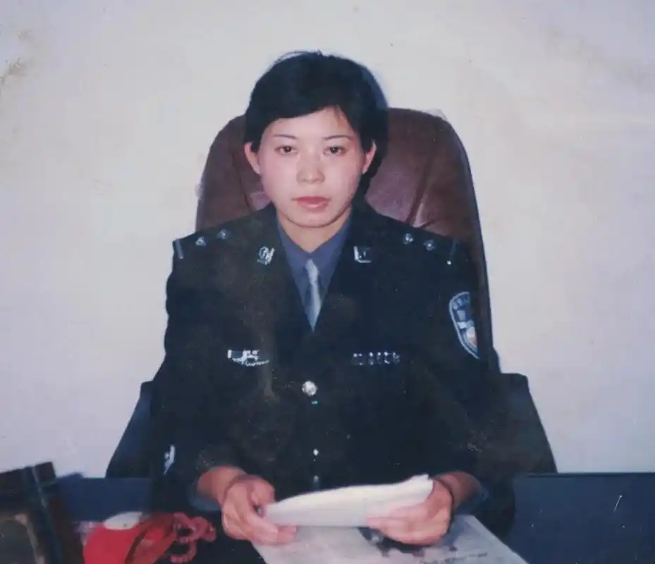 她,一个32年从未留过长发的河南女警