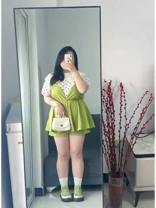 就是肚子会稍微更凸出一点 屁股大而扁94身高163cm 体重78kg93围