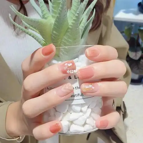 短款晕染美甲温柔冰晶透色显白
