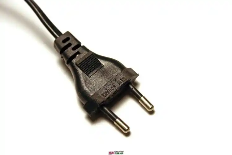 意大利扫盲贴之转换插头