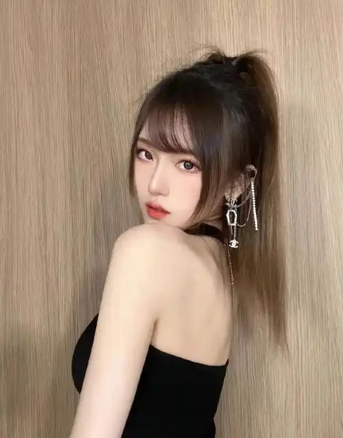 腐团儿被禁止露腿后网友称要不给腿上个保险