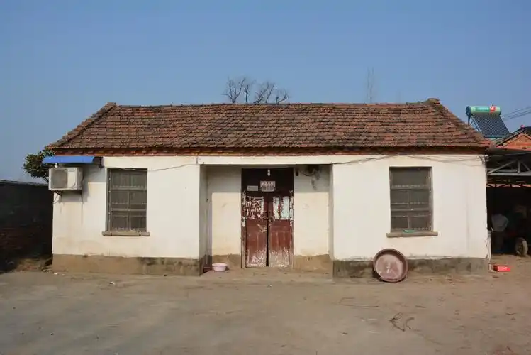 2019年1月3日,在驻马店市汝南县韩庄镇八里庄村东头,一所小院两间青砖